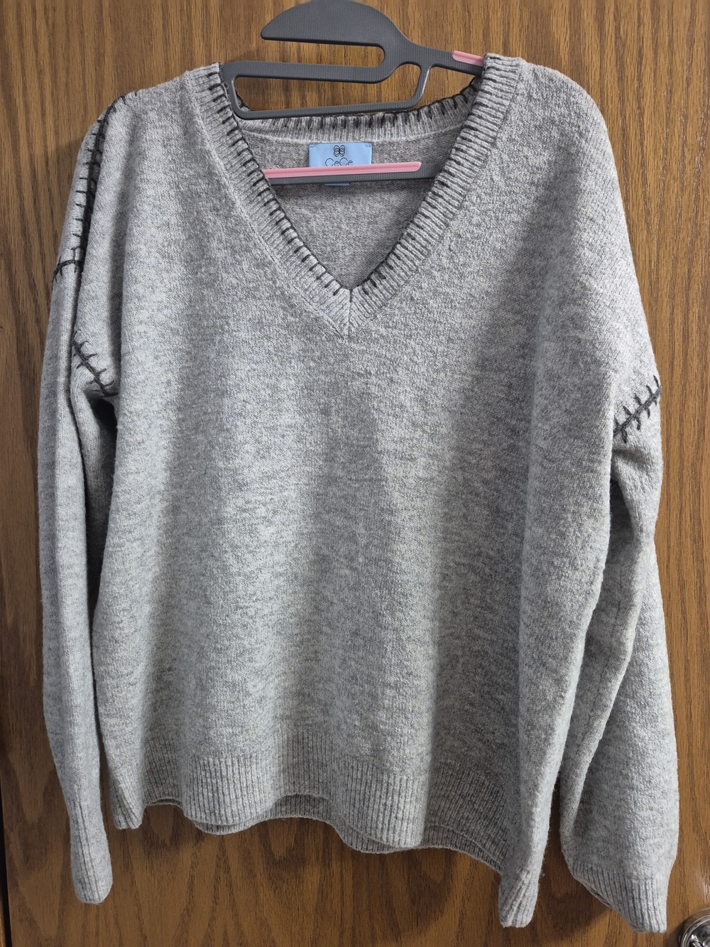 CeCe Women's Light Gray V-Neck Sweater